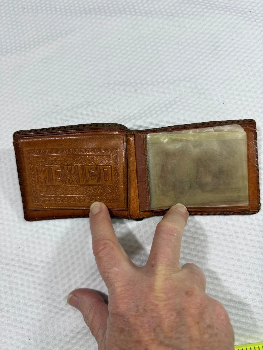 VTG Brown Tooled Leather Men's Bifold Wallet made in Mexico